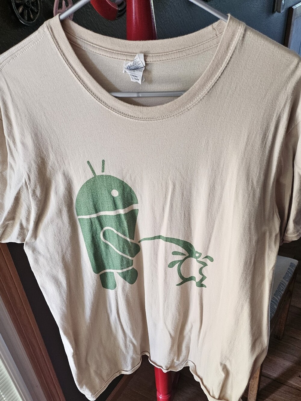 Mens XL SS Beige Tee with Green Android Graphic